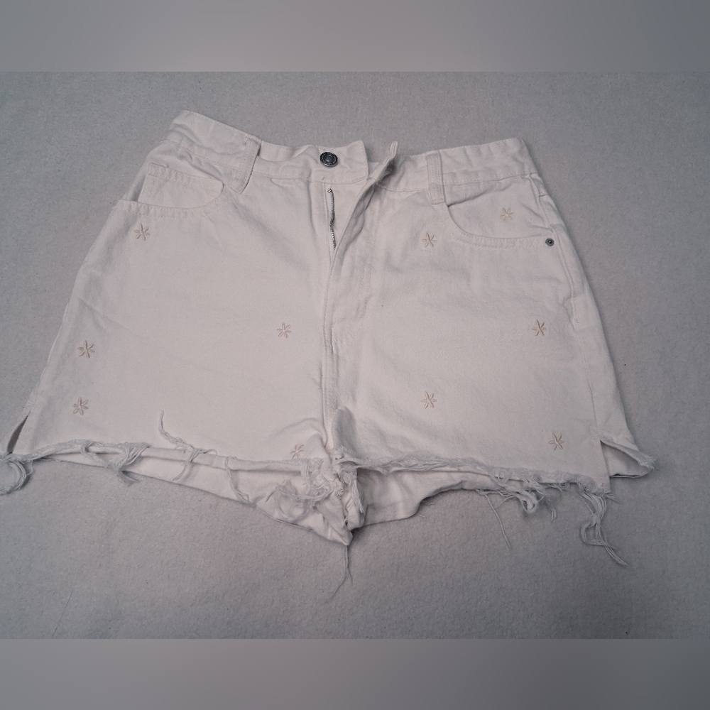 4/20$ Ardene Size 5 White Distressed Jean Shorts